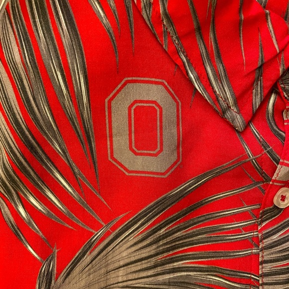 Ohio State Buckeyes Red & Grey Men’s Button-Up Hawaiian Shirt! Aloha!🌺🏈 - Picture 7 of 7